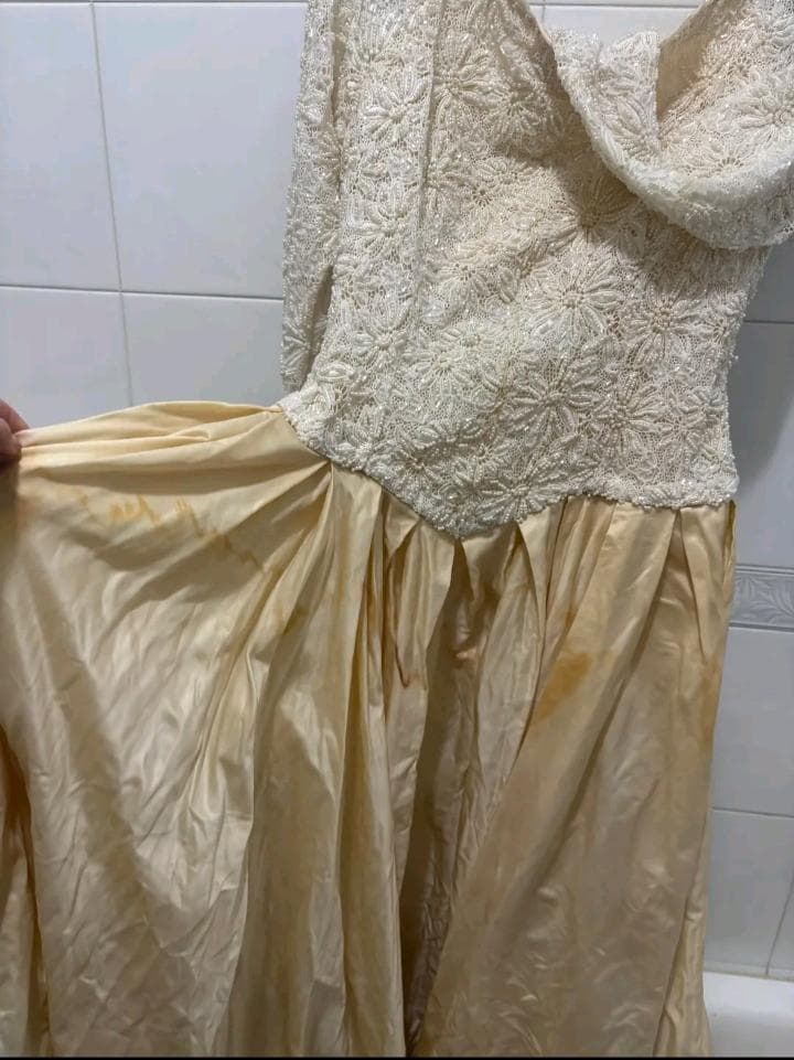 Abito da sposa prima del trattamento